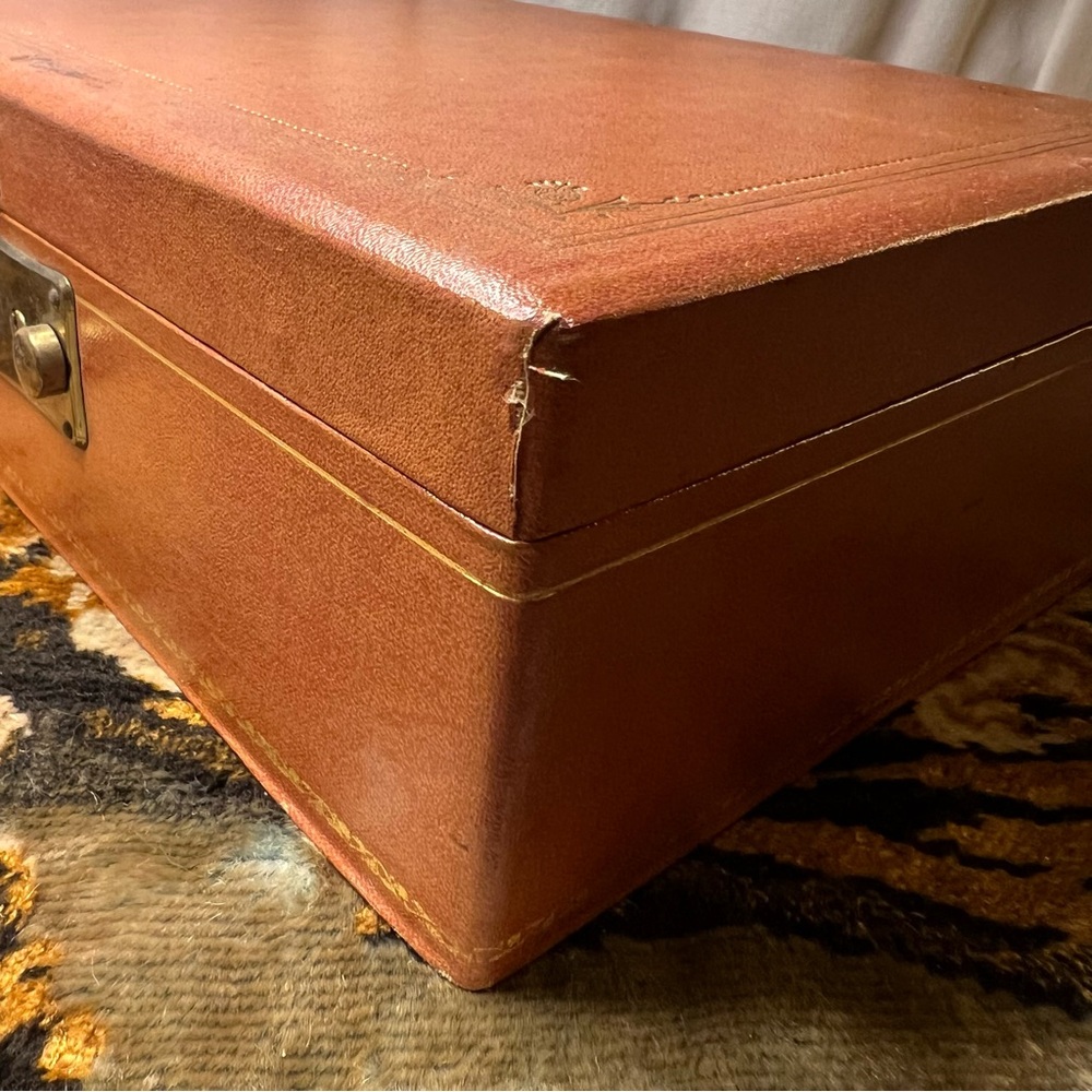 Elegant Vintage Brown Faux Leather Jewelry Box & Green Velvet Lining - Picture 11 of 16